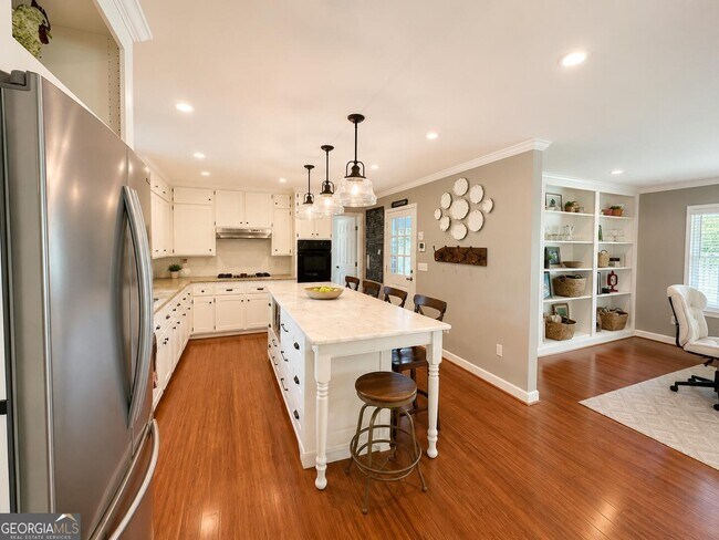 Building Photo - 2653 Club Valley Dr NE