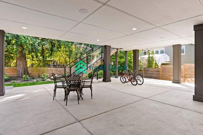 Building Photo - Luxury Meets Innovation | Stunning 5Bed, 5...