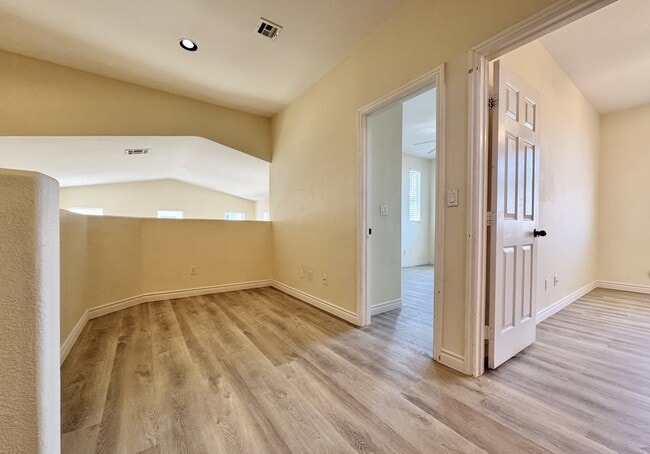 Building Photo - 6039 Glowing Cottage Ct