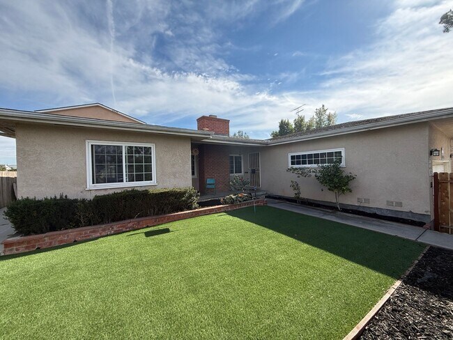 Building Photo - 5223-5225 E Falls View Dr