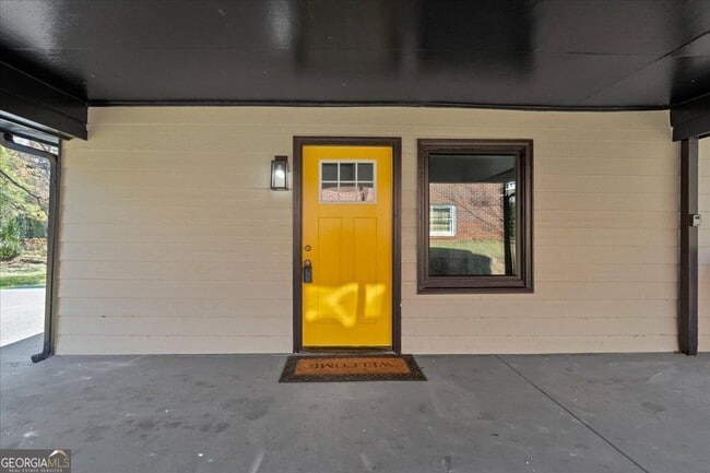 Building Photo - 2142 Cloverdale Dr SE