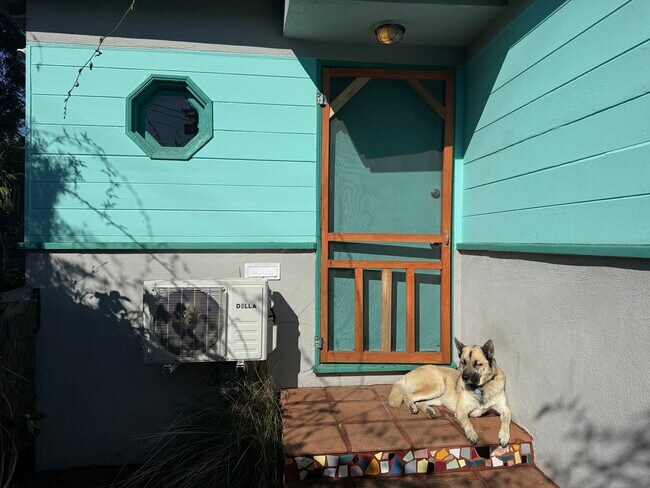 Building Photo - 924 Electric Ave