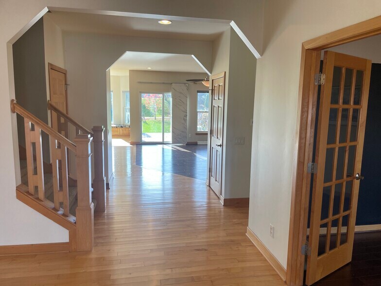 Building Photo - 3169 Pleasant St