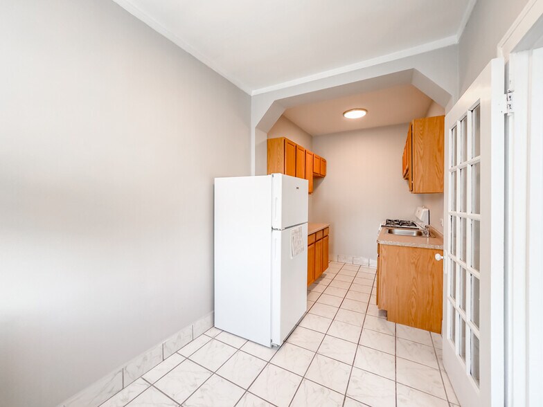 Building Photo - 4854 N Damen Ave