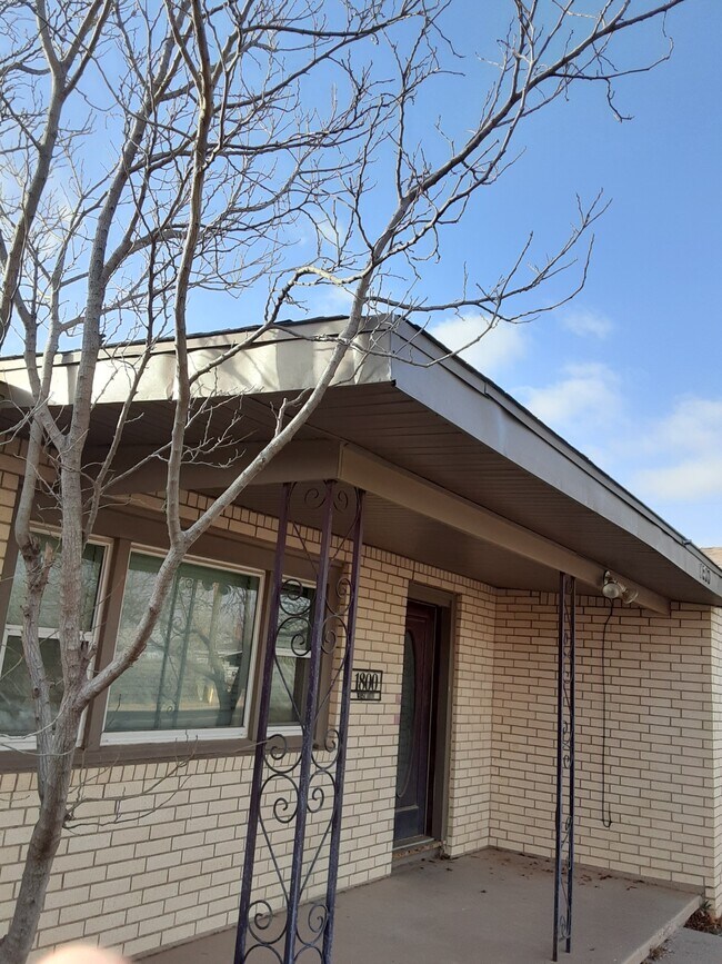 Primary Photo - 1800 W 18th St