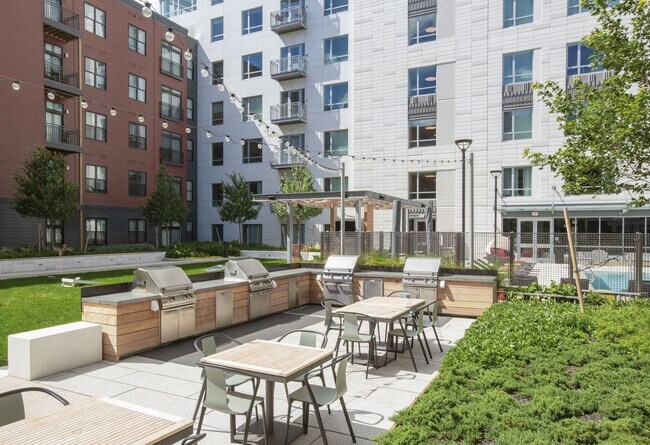 Building Photo - 479 Canal St