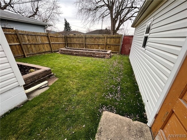 Building Photo - 13 Satinwood Dr
