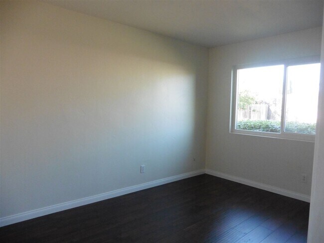 Building Photo - Beautiful 4-Bedroom Home with Central AC and Solar! MUST SEE!!!