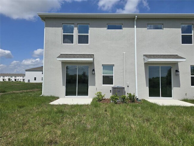 Building Photo - 3062 Chantilly Dr