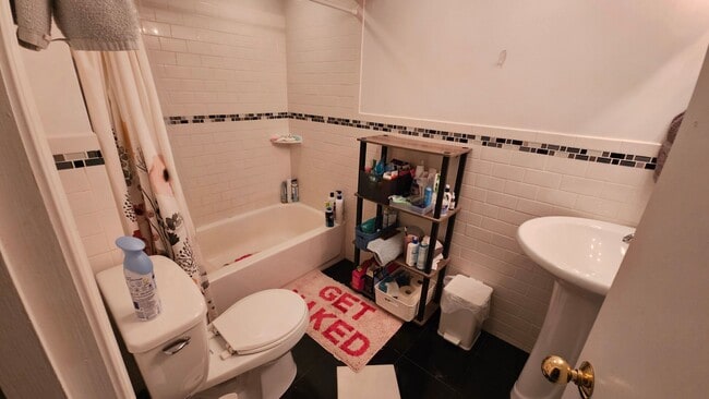 Building Photo - Walk to BC Campus. Lage Unit. In Unit Laundry. Always BC Favorite