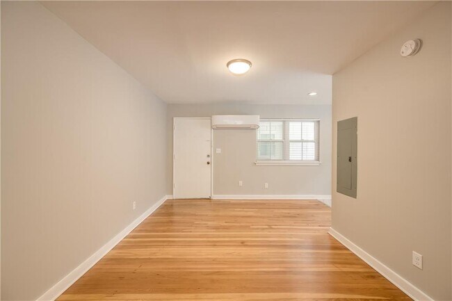 Building Photo - 880 St Charles Ave NE