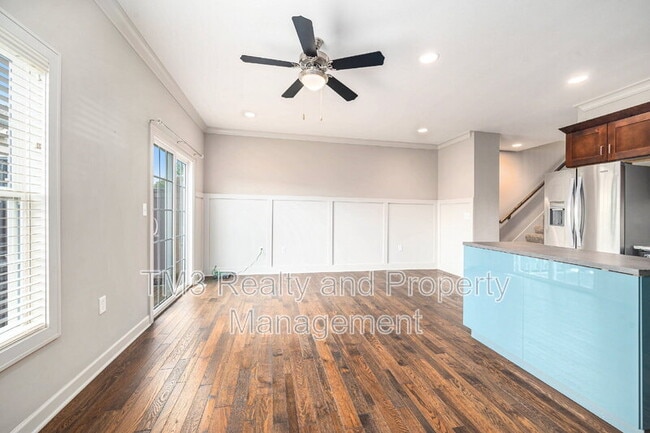 Building Photo - 15872 Valley View Dr