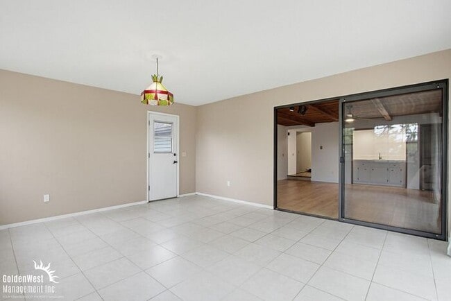 Building Photo - Spacious and Inviting 4Bdm 3Ba Home Nestled in the Scenic Hills of Fallbrook!