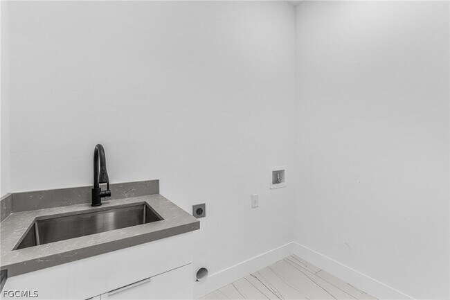 Building Photo - 4112 2nd St SW