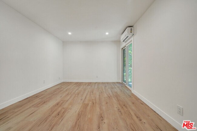 Building Photo - 9005 Cynthia St