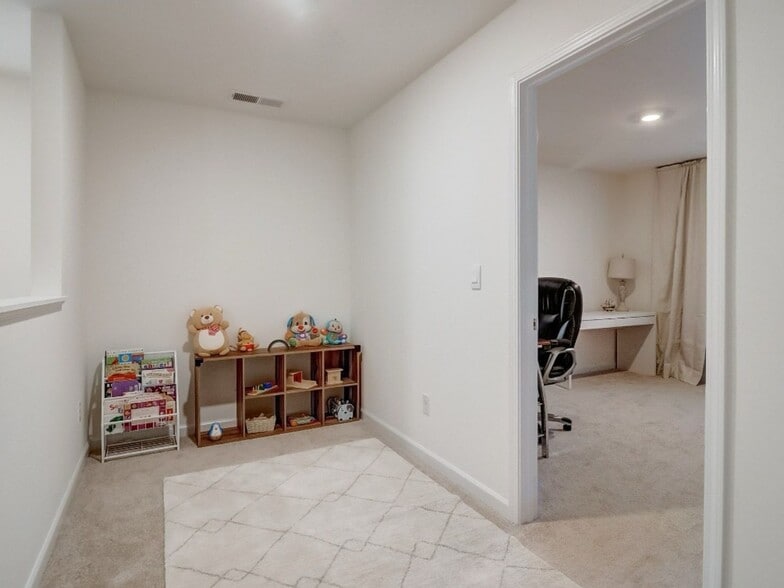 Building Photo - 133 Grafton St