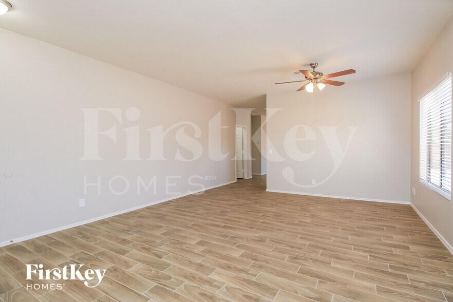 Building Photo - 521 E Red Rock Trail