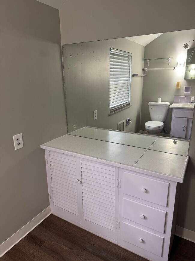 Building Photo - 3 Bedroom 1.5 bathroom Single Family Home, Upper Arlington Schools