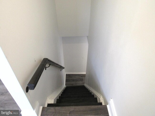 Building Photo - 708 Oak Ln