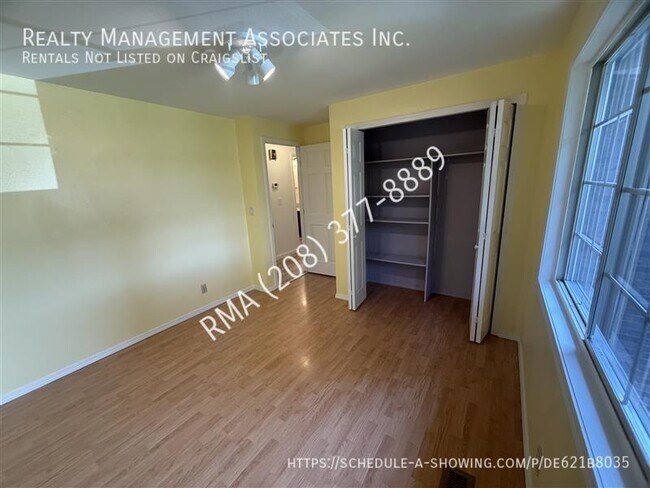 Building Photo - 3540 S Summerset Way