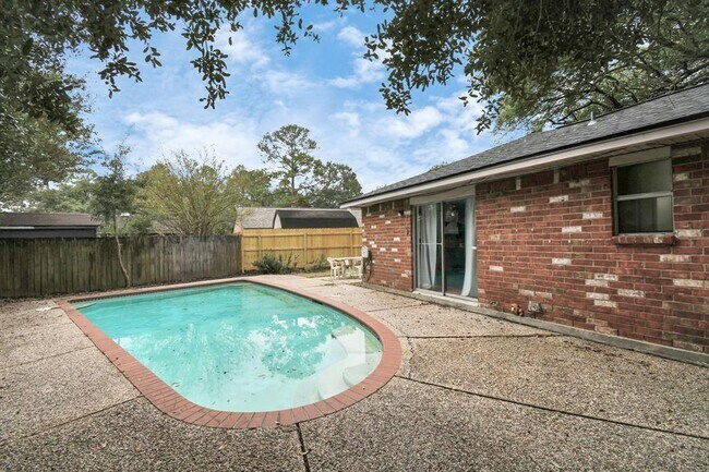 Building Photo - 1207 Martingale Ct