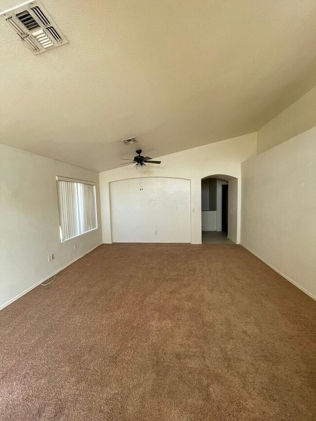 Building Photo - READY TO VIEW NOW! Beautiful 4 Bedroom 2 Bath Home in Phoenix!