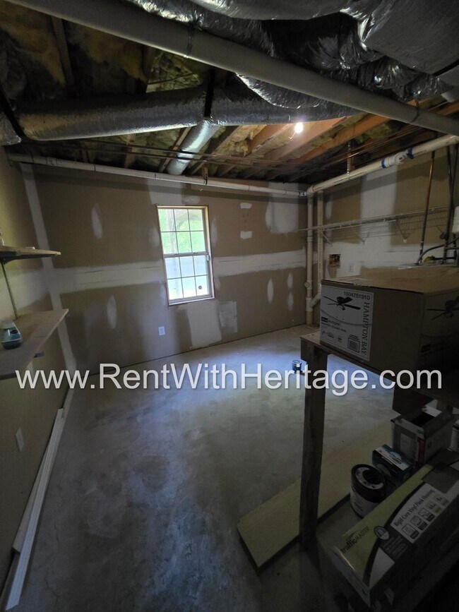 Building Photo - Amazing 3 Bedroom/ 2 Bath Home / Semi Finished Basement /  Exercise Room or Flex Room / Beautiful...