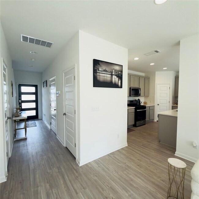 Building Photo - 6915 Tiznow Ln