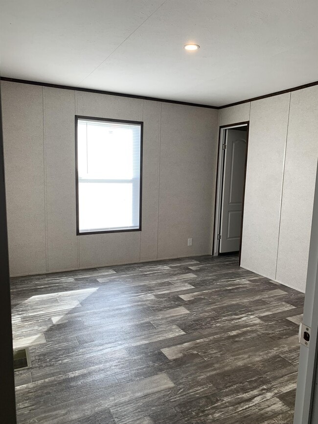 Building Photo - 104 Bristol St