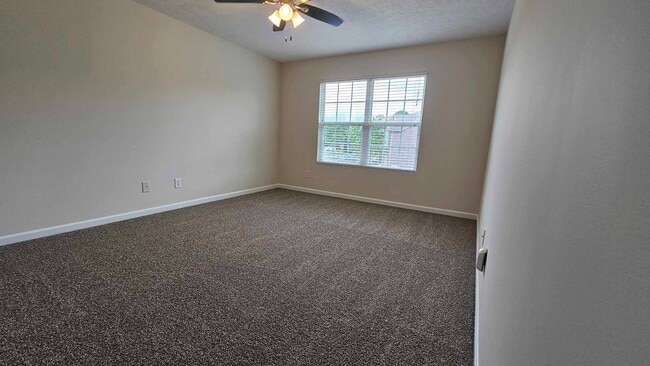 Building Photo - Brentwood Town home for lease