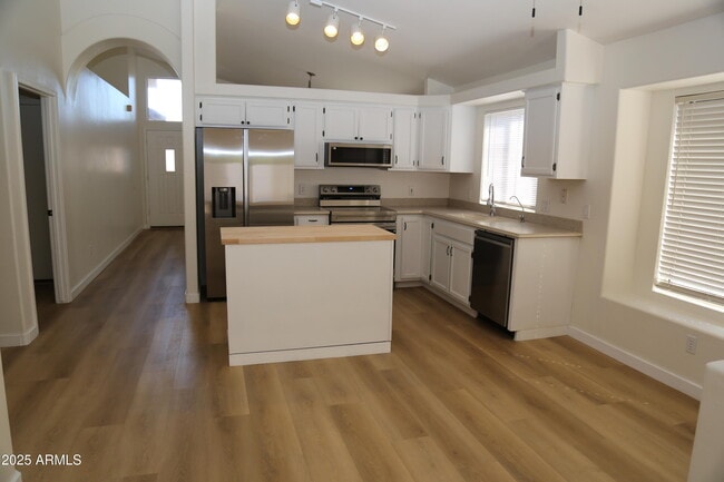 Building Photo - 18602 N 2nd Ave