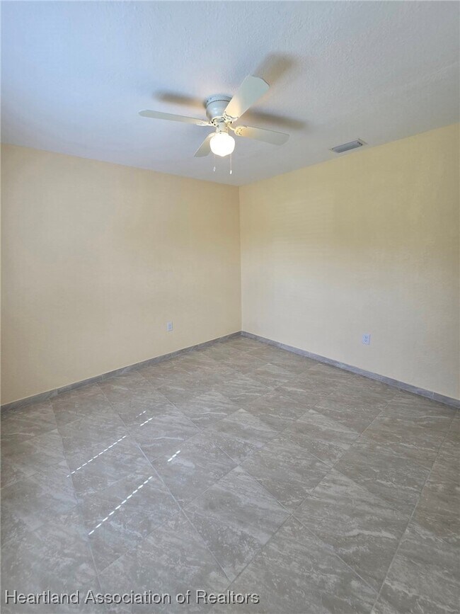 Building Photo - 611 Memorial Dr