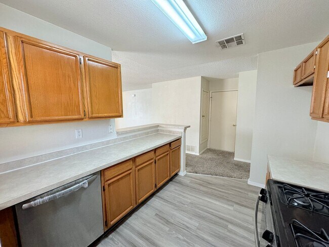 Building Photo - East El Paso 3 bed/2 Bath