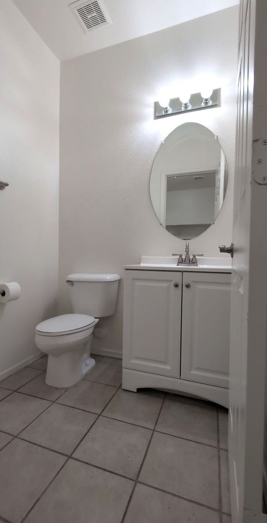 Building Photo - 2098 E Mallard Ct