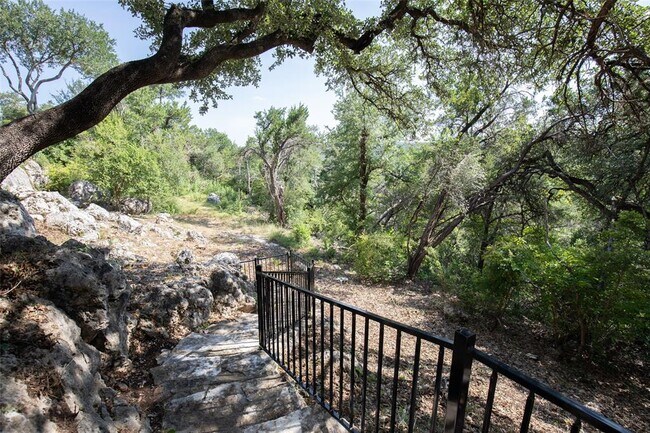 Building Photo - 9920 Spicewood Mesa