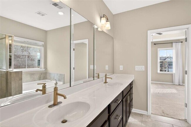 Building Photo - 3960 Redwood Dr