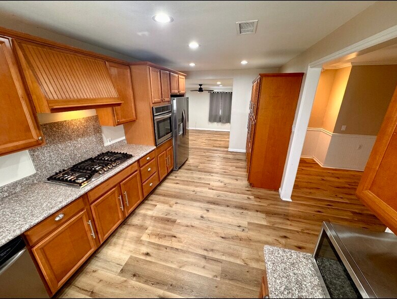 Building Photo - 3082 Thurin Ave