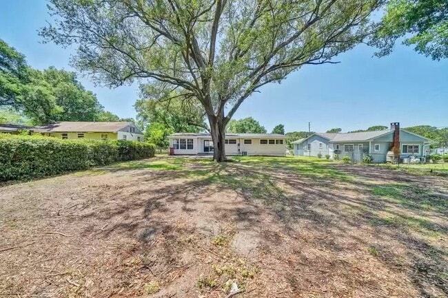 Building Photo - 360 Chicago Ave