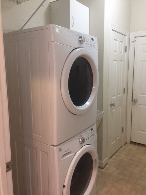 Building Photo - First floor living in Villages of Westminster in Williamsburg VA, Available February 2026!