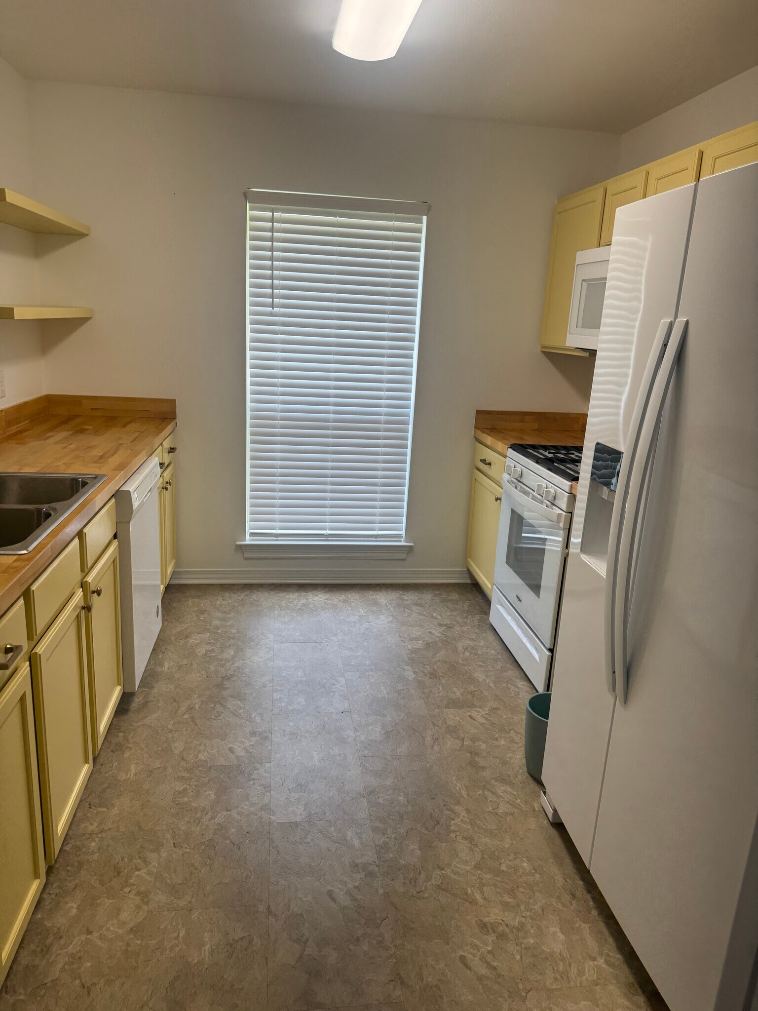 Building Photo - 146 S Gate Dr