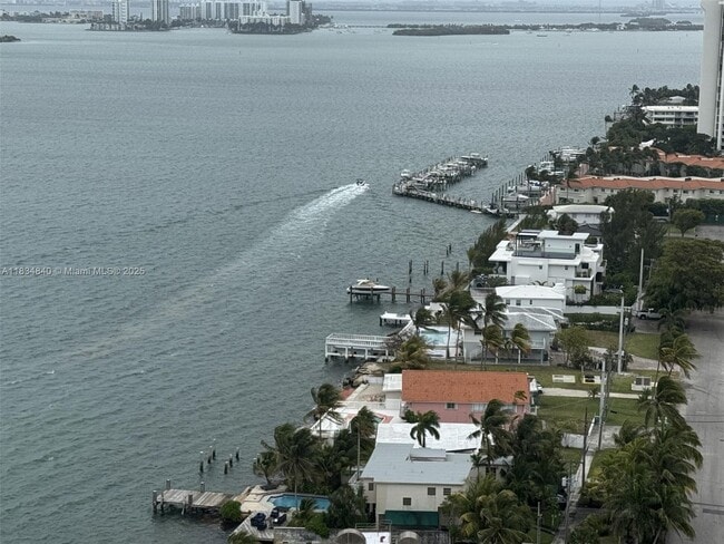 Primary Photo - 10911 N Bayshore Dr
