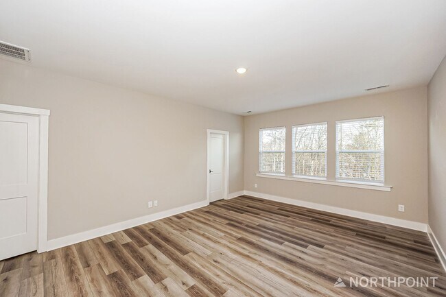 Building Photo - 114 Glencoe Ln