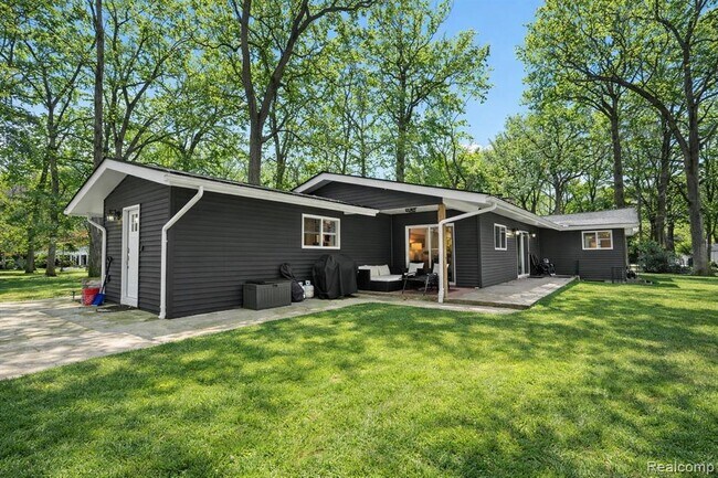 Building Photo - 2566 Harrington Rd