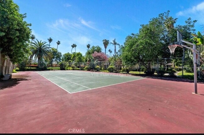 Building Photo - 2764 Tropicana Dr