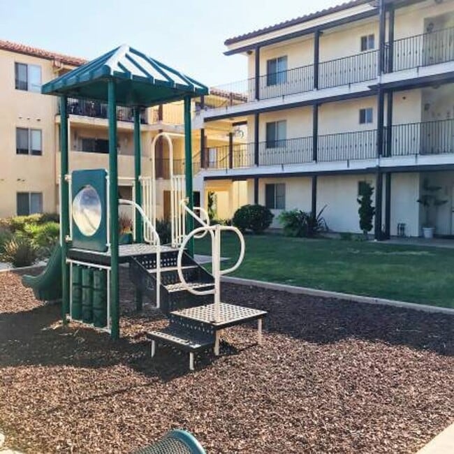 Building Photo - Beautiful 3 bedroom/1 bath in gated community. Call or come by to view!