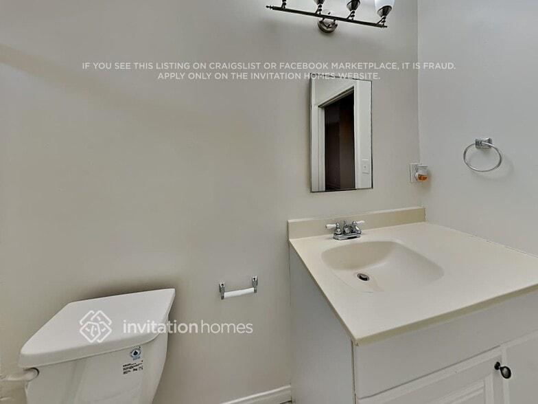 Building Photo - 7943 Lasaine Ave