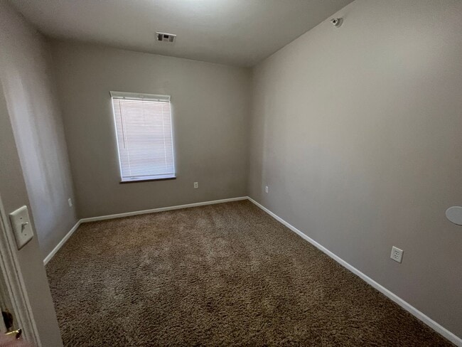 Building Photo - Pre-Leasing for 26/27 School Year