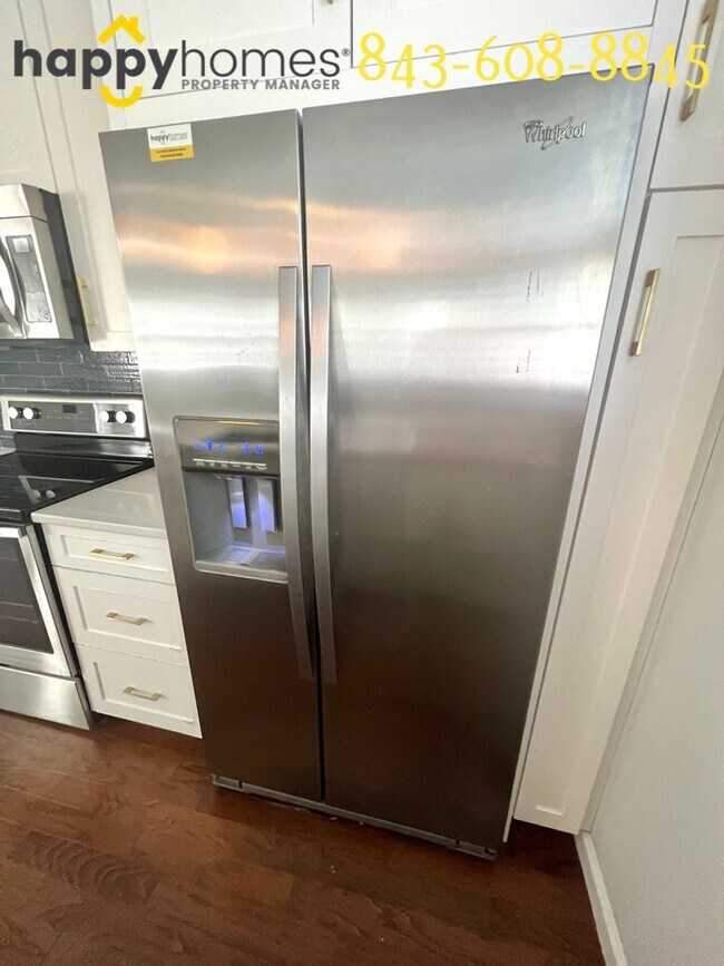 Building Photo - Beautiful 3 bedroom 3 full bath home locat...