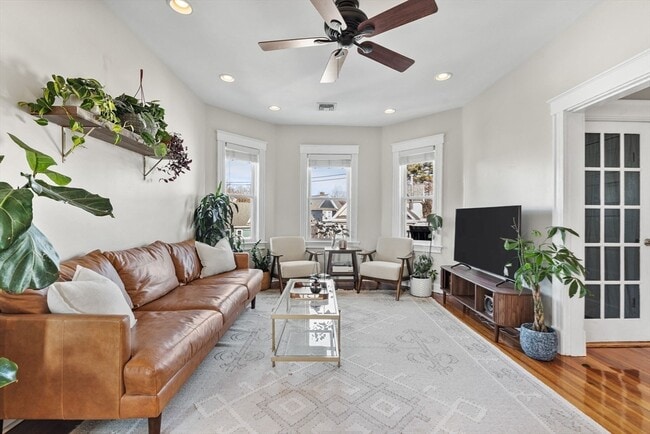 Building Photo - 185 Savin Hill Ave