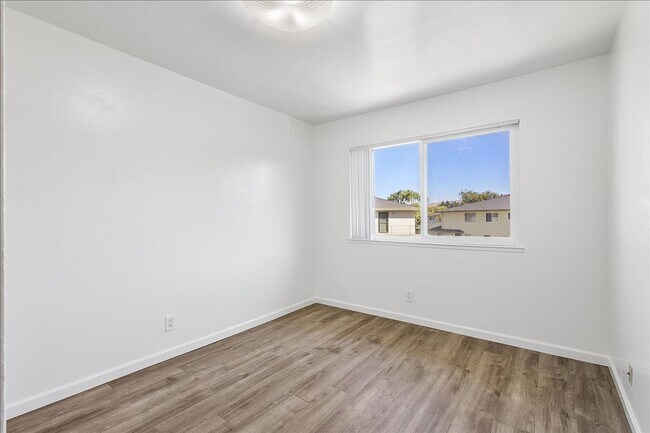 Building Photo - 34842 Starling Dr